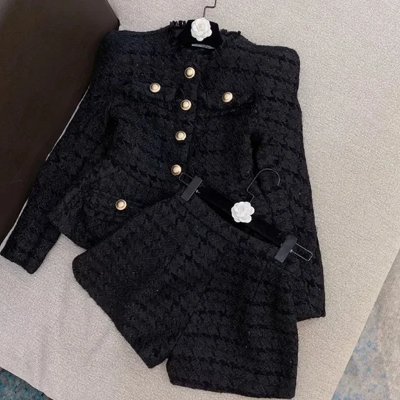 Elegant White Women's Pantsuit - Picture 13 of 16